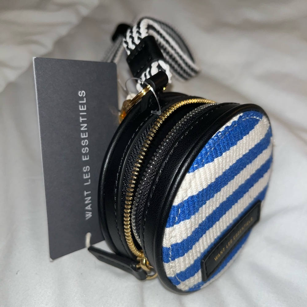SOLD 🔴 WANT Les Essentiels coin pouch